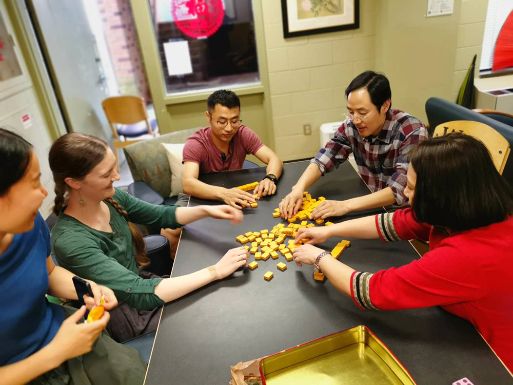 3. Players scramble the mahjong tiles and start a new game 3. Players scramble the mahjong tiles and start a new game