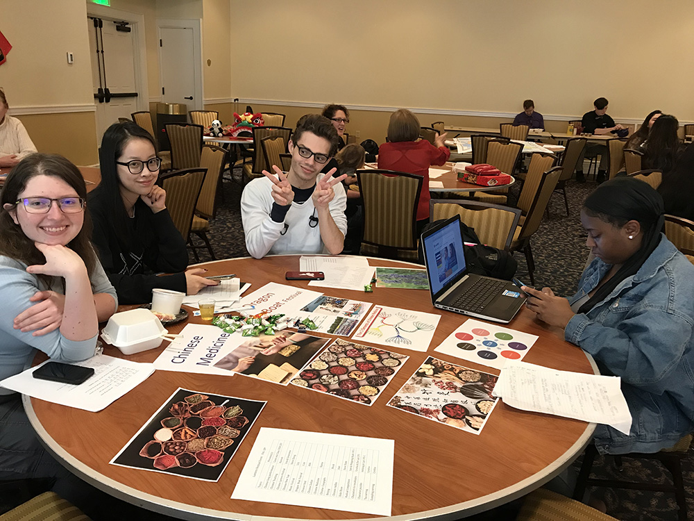 CNU中文项目学生介绍传统中医药 CNU中文项目学生介绍传统中医药