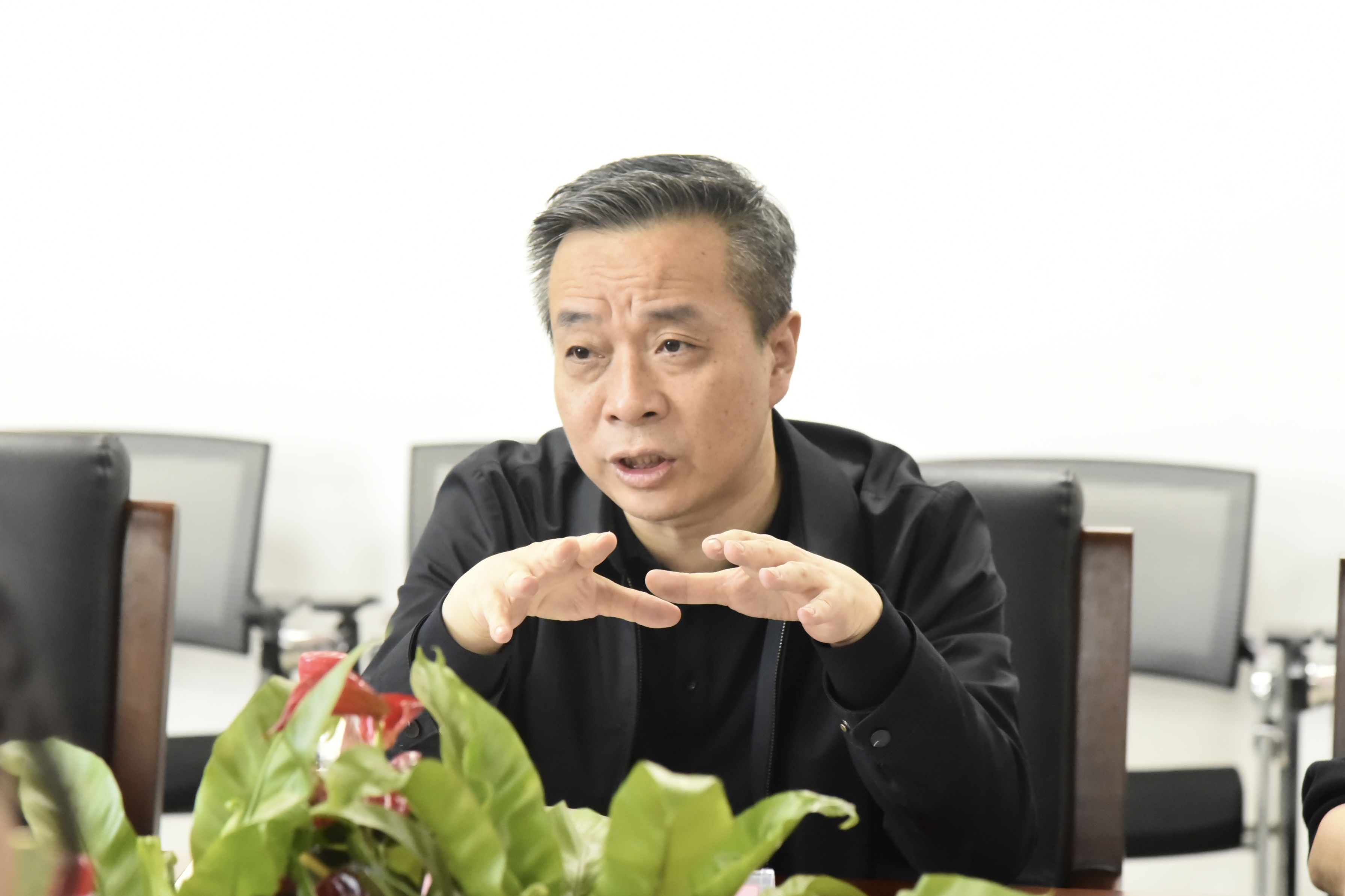 图1-康震副校长一行赴自慰直播
开展科研工作调研.JPG