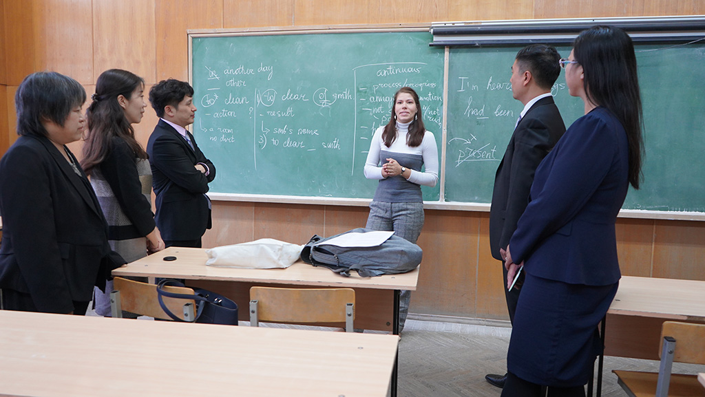 07 听课并与莫斯科国立师范大学教师会谈 07 听课并与莫斯科国立师范大学教师会谈