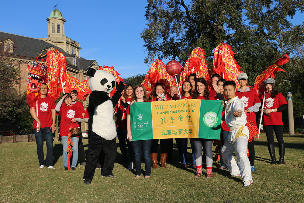 图1 舞龙团队合影 图1 舞龙团队合影