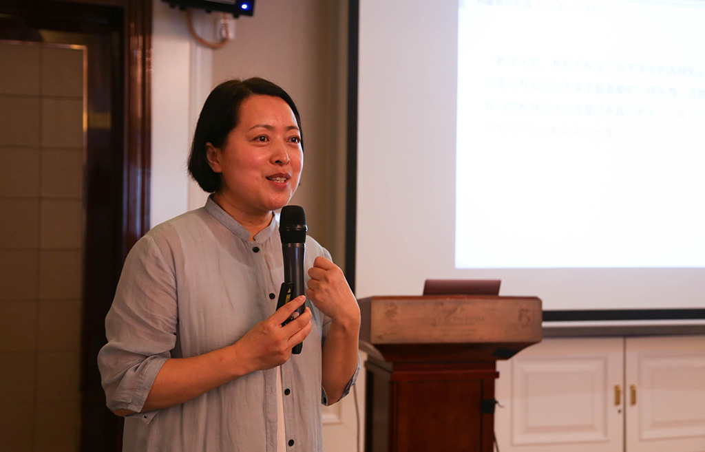 刘美凤教授作专题发言 刘美凤教授作专题发言