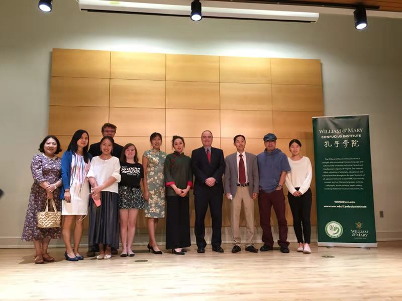 庆音乐会完满落幕威廉玛丽大学孔子学院合影留念 庆音乐会完满落幕威廉玛丽大学孔子学院合影留念