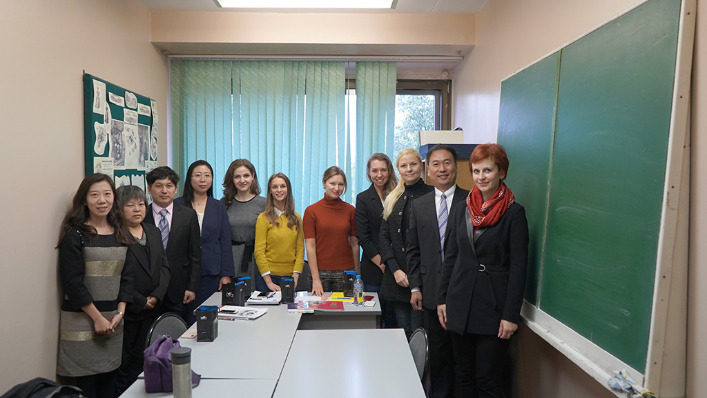 04 听课并与莫斯科国际关系学院教师座谈 04 听课并与莫斯科国际关系学院教师座谈