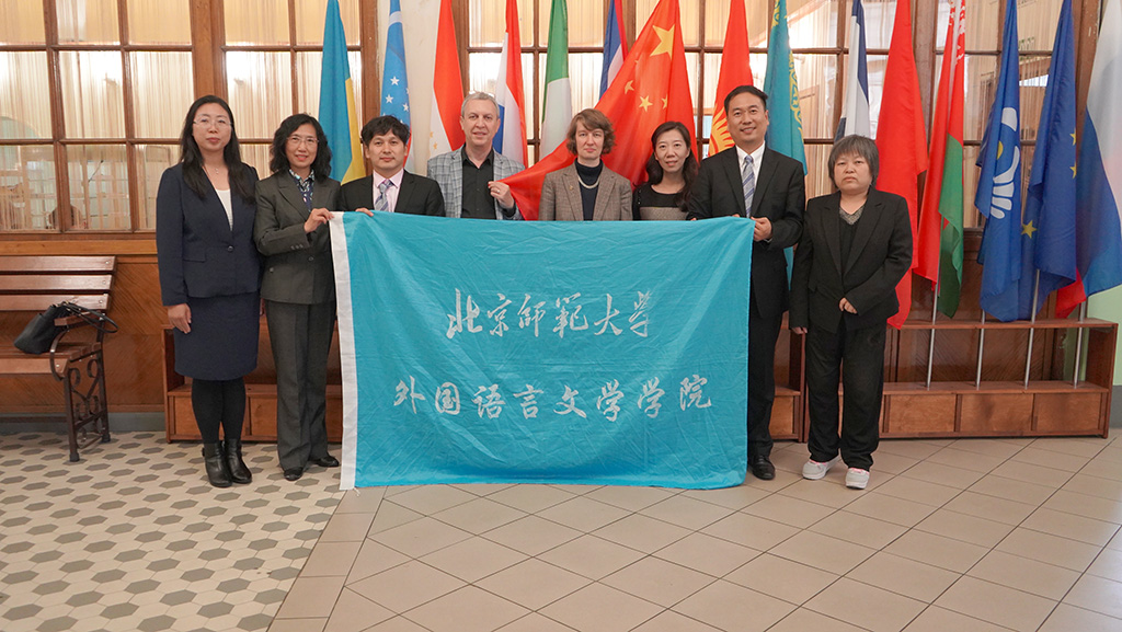 06 与莫斯科国立师范大学院长Dmytry教授会面 06 与莫斯科国立师范大学院长Dmytry教授会面