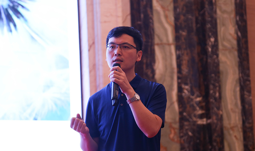 张跃先生作大会发言 张跃先生作大会发言