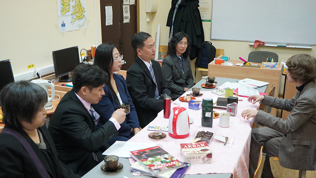 05 与莫斯科国立师范大学Shwarts教授会谈 05 与莫斯科国立师范大学Shwarts教授会谈